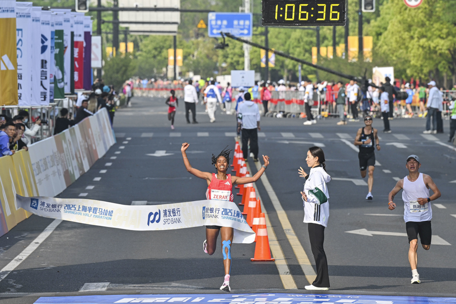 Atletas internacionales elogian el Medio Maratón de Shanghai 2025