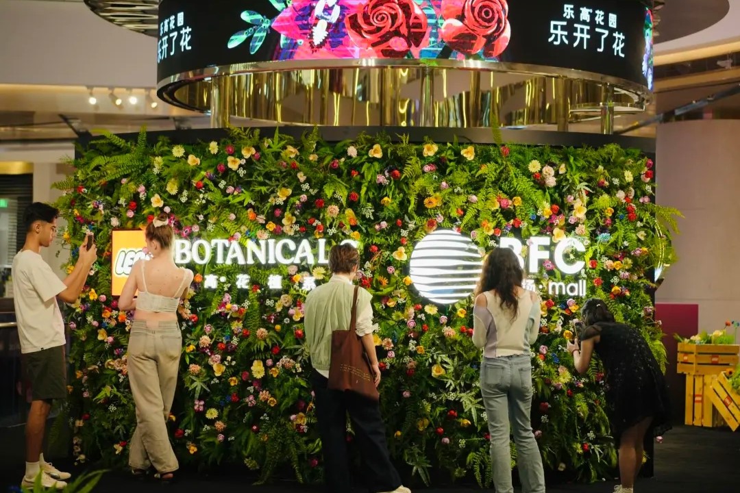 El Jardín LEGO brilla en el Bund