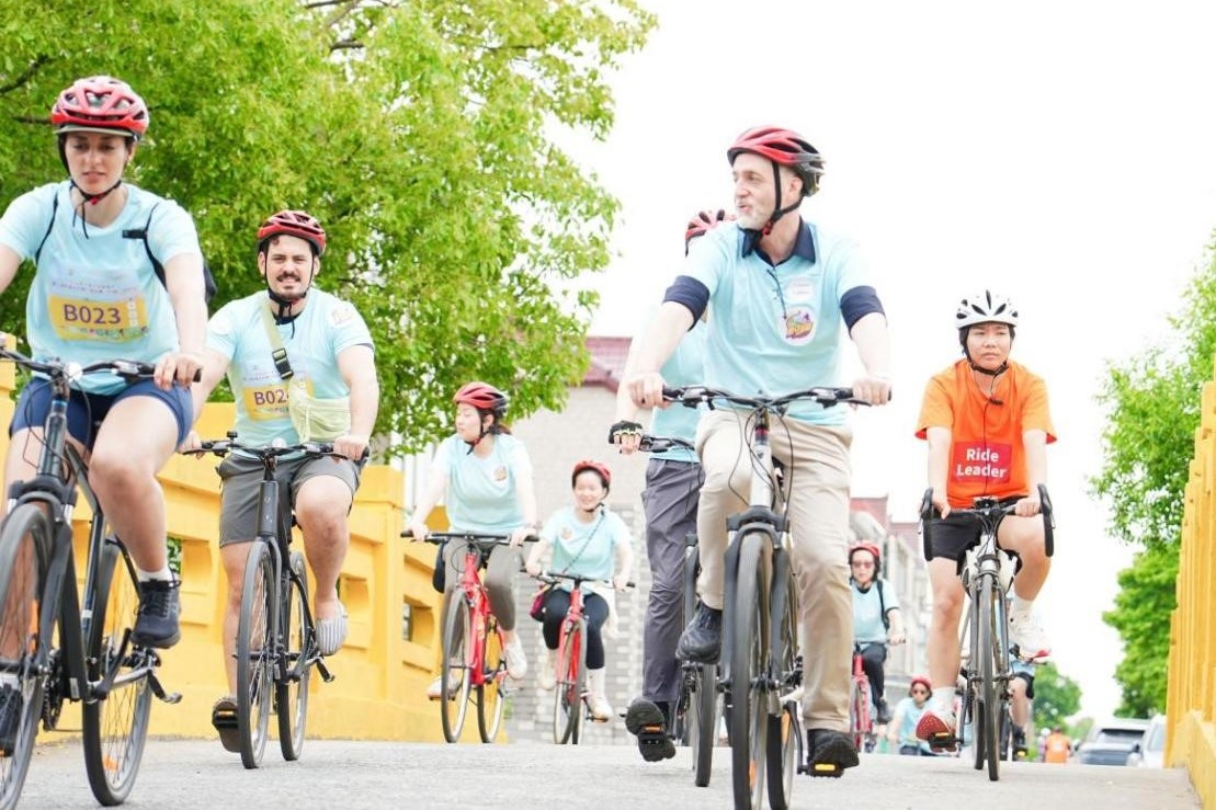 Ciclistas internacionales descubren el encanto rural de Shanghai