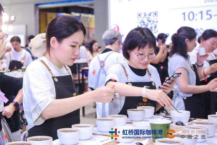 Escena del el Concurso de Grano de Café Verde Taste of China, que se celebró del 26 al 27 de julio en Shanghai.jpeg