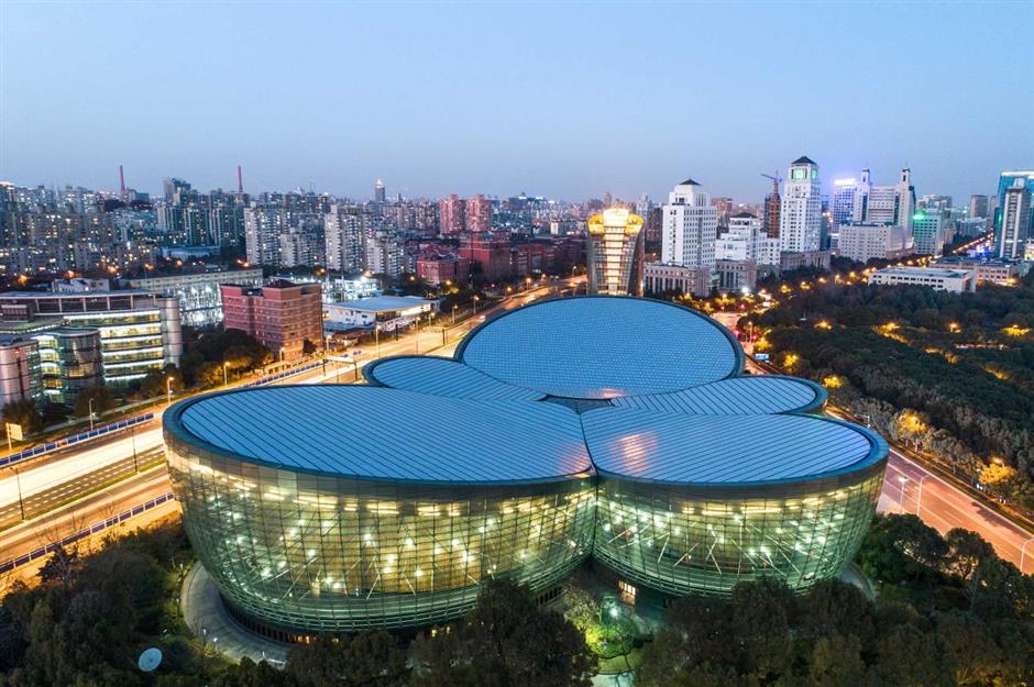 Centro de Arte Oriental de Shanghai.jpg