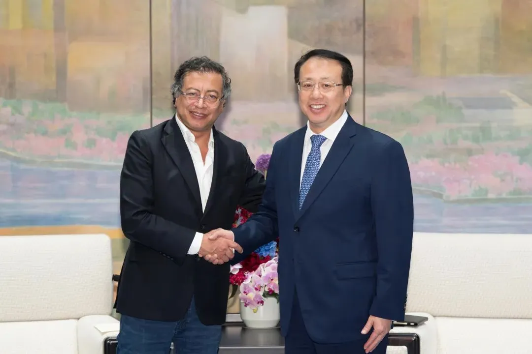 Gong Zheng, alcalde de Shanghai, se reúne con Gustavo Petro, presidente de Colombia, el 15 de mayo_副本.png
