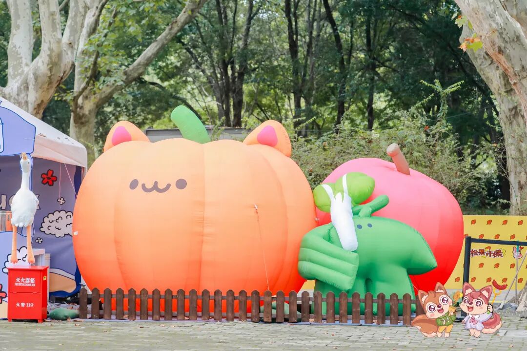 Instalaciones lúdicas en el Festival del Bosque Urbano 2025..jpg