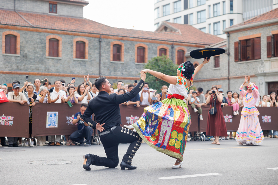 Artistas mexicanos presentan danzas folclóricas en The Inlet..jpg