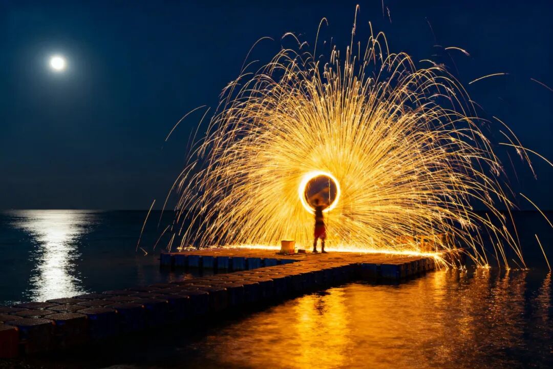 Demostración del arte de las flores de hierro fundido en la Playa de la Ciudad de Jinshan..jpg