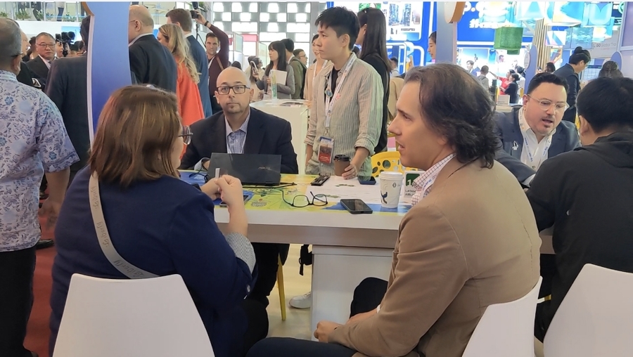 Asistentes internacionales en un encuentro empresarial.jpg