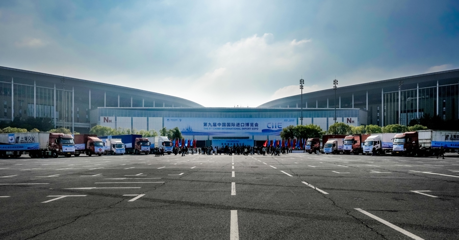 El primer lote de productos destinados a la IX Exposición Internacional de Importaciones de China llegó al Centro Nacional de Exposiciones y Convenciones (Shanghai) el 26 de octubre..jpeg