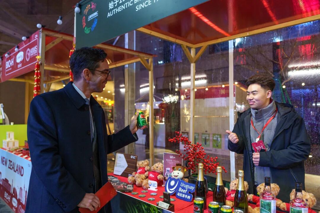 Lucas Lima, jefe de la sección de ciencia, tecnología e innovación, y responsable de la sección de diplomacia cultural y pública del consulado general de Brasil en Shanghai.jpg