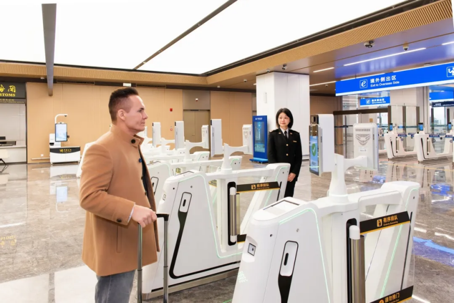 Guía para visitantes extranjeros sobre la entrada y salida de la Zona de Cooperación Empresarial Internacional del Centro Oriental de Shanghai