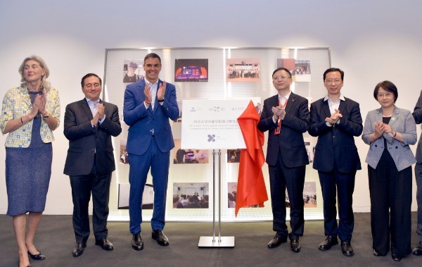 Pedro Sánchez visita la Universidad de Tongji, en Shanghai.jpg