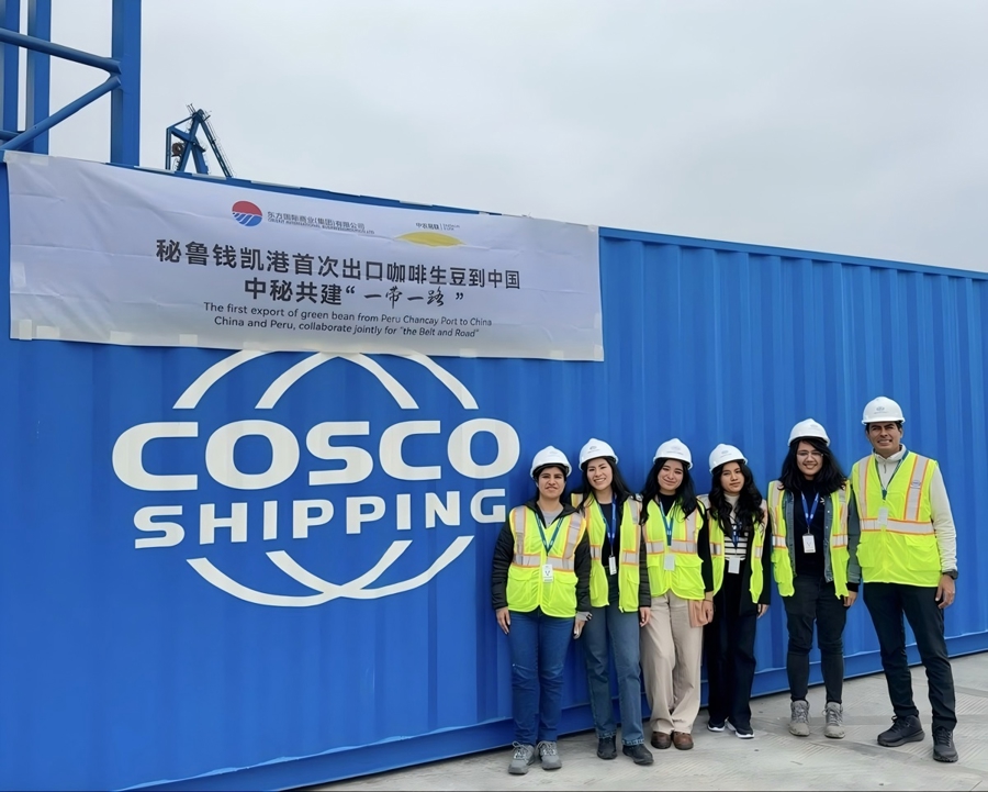 Orient International Business (Group) Co., Ltd, en colaboración con socios chinos y peruanos, introdujo por dos años consecutivos granos de café del país sudamericano.jpg