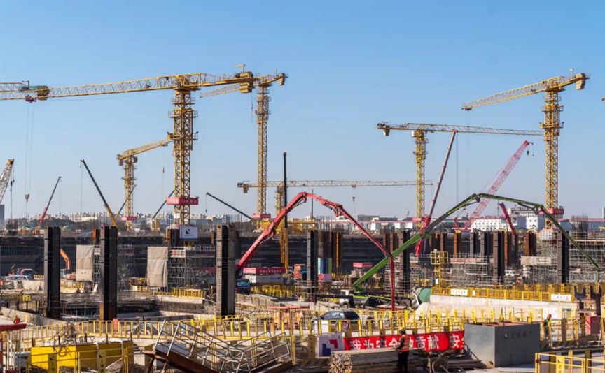 Vista de las obras de construcción de la Estación de Ferrocarril Sur de Shanghai..png