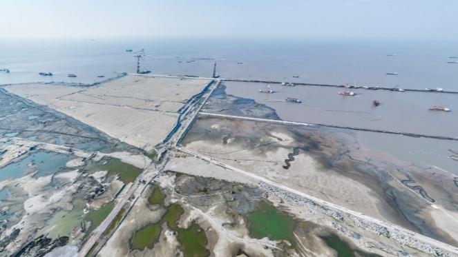 Vista aérea de la zona norte de la isla de Xiaoyangshan, en construcción.jpeg