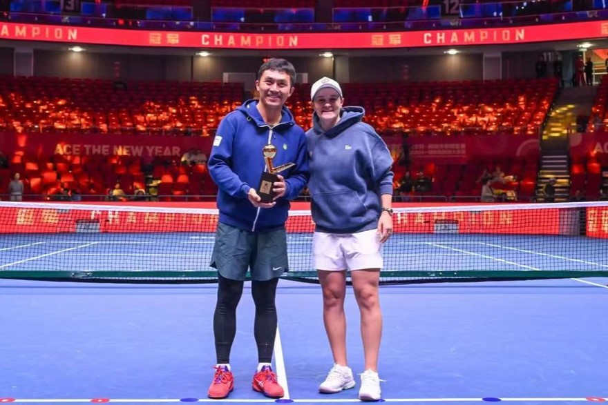 Un aficionado se lleva el premio de un millón de yuanes en el evento One-Point-Win celebrado en Shanghai