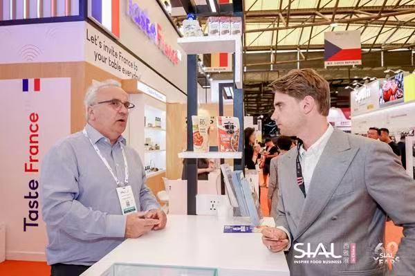 La exposición SIAL reúne alimentos globales en Shanghai