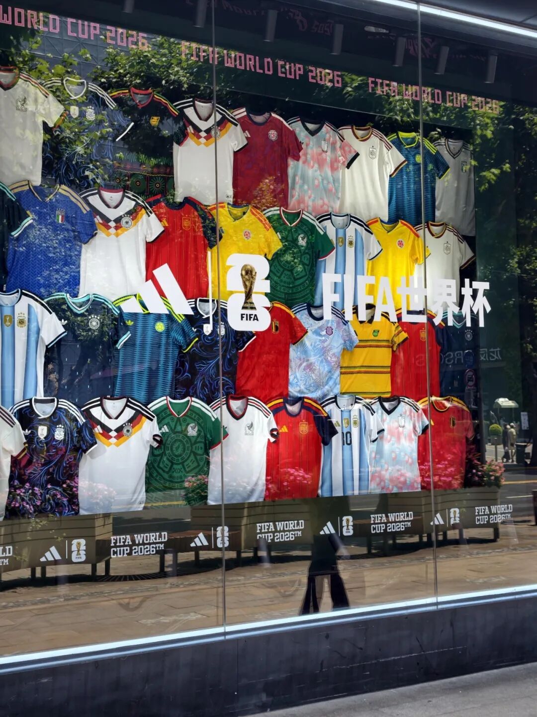 Las tiendas insignia de ropa deportiva se suman a la acción.jpg