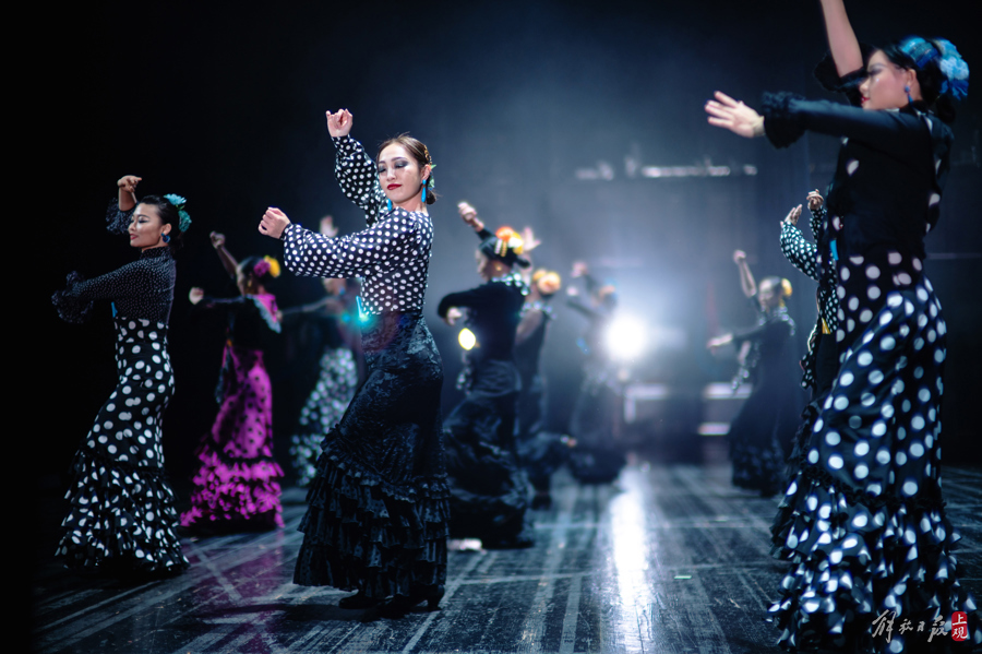 Aficionadas al flamenco de Shanghai interpretan la pasión andaluza