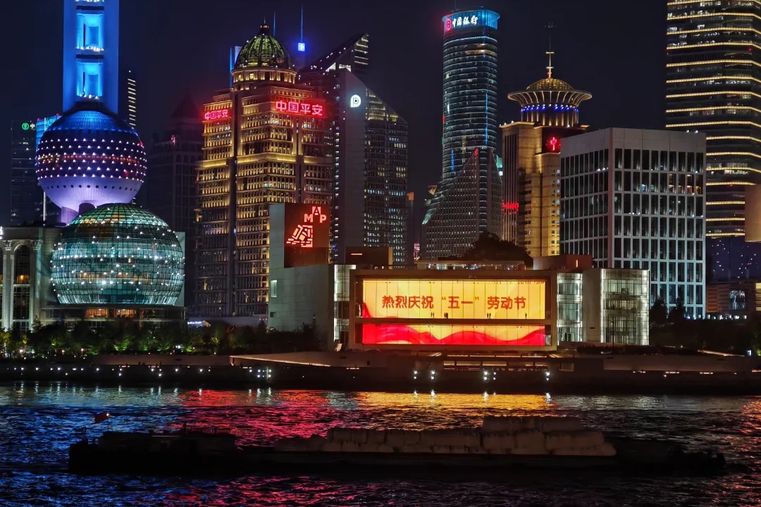 Shanghai Ilumina sus noches para celebrar el Primero de Mayo