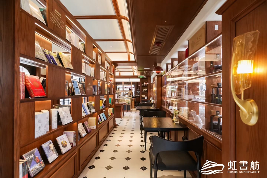 En el espacio cultural, hay disponible una diversa oferta de obras literarias..jpeg