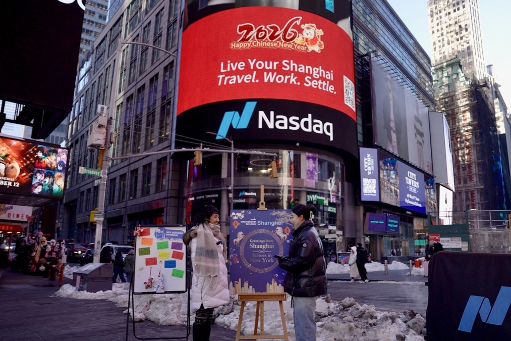 Shanghai ilumina Times Square con un saludo por el Año Nuevo Chino