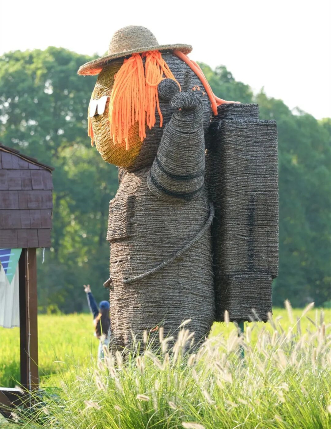 Una escultura de paja en el Parque Rural de Jiabei..jpg