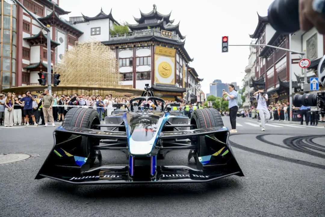 Carrera de alta tecnología en la zona histórica de Shanghai