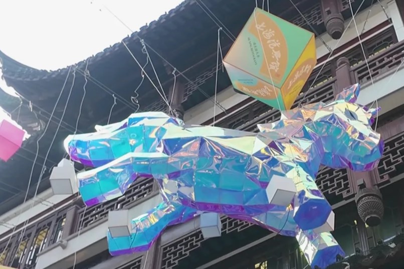 El Jardín Yuyuan está preparándose para el espectáculo de luces del Año del Caballo