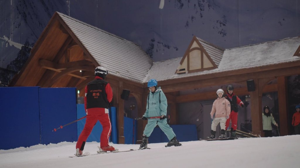 Shanghai L+SNOW Indoor Skiing Theme Resort ofrece pistas especialmente diseñadas para participantes del esquí..jpeg