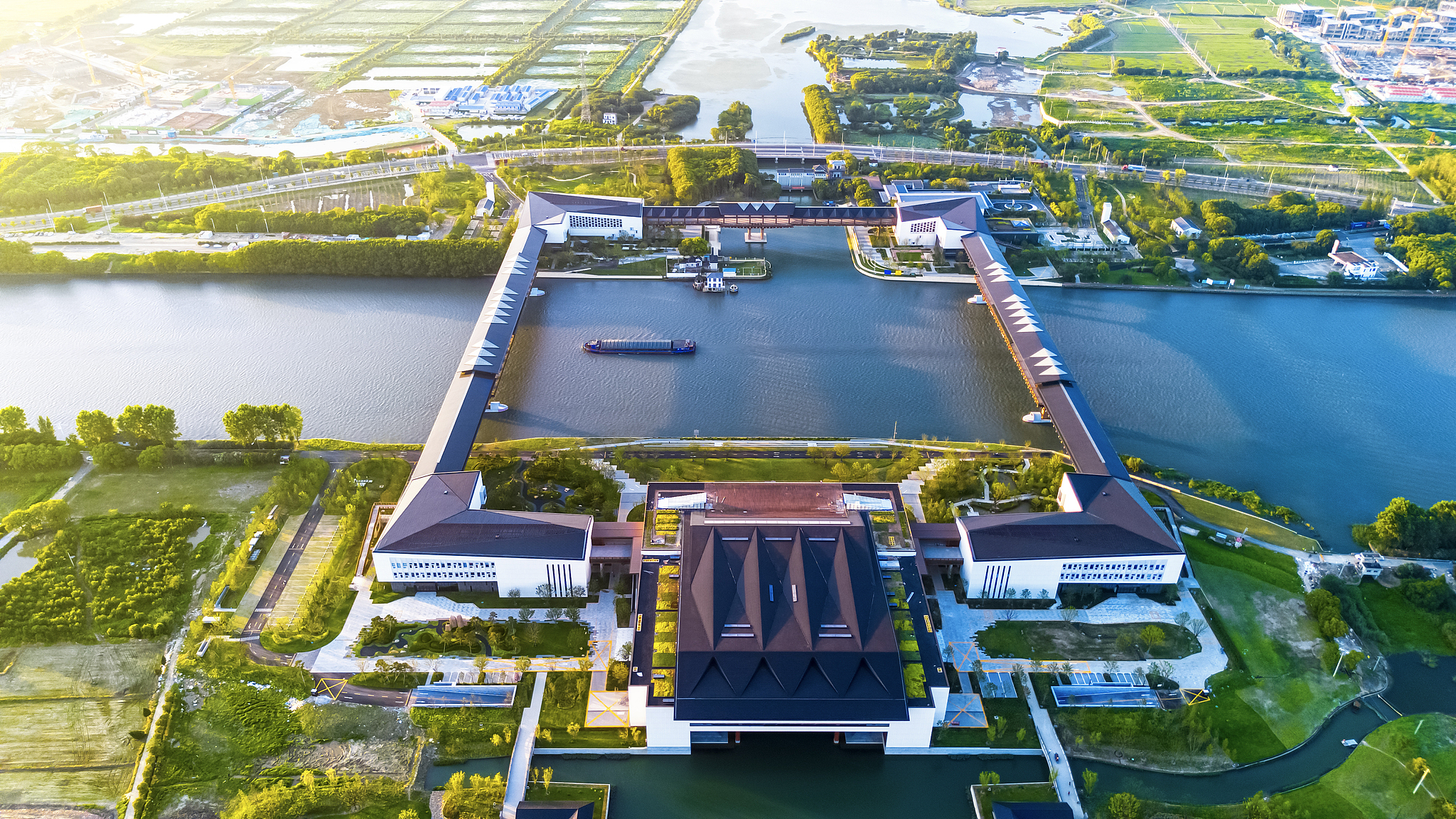 Una vista de la zona de demostración para el desarrollo ecológico y verde integrado en la región del delta del río Yangtsé..jpg