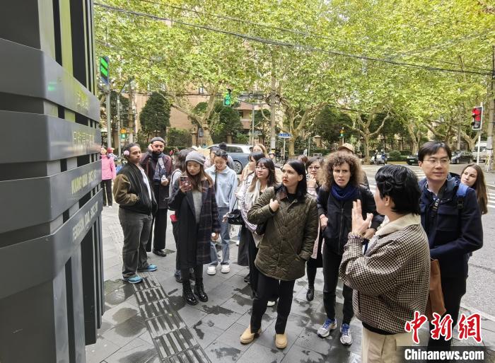 Estudiantes extranjeros encuentran al mundo en Shanghai.jpg