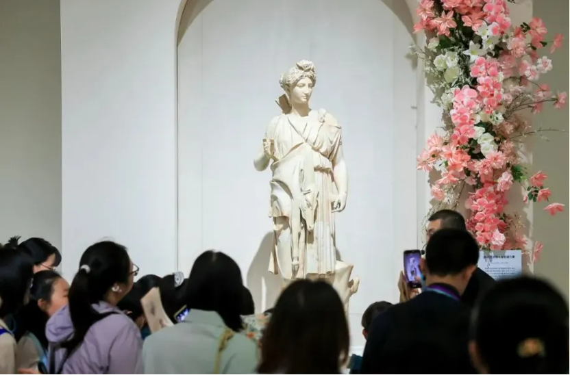 La exposición Roma-del Olimpo al Capitolio en el Museo de Expo Mundial..png