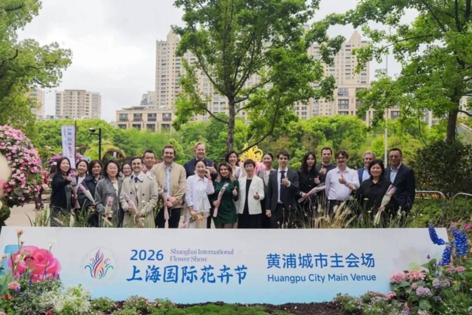 Empresarios internacionales exploran la Exposición Internacional de Flores de Shanghai